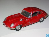 Jaguar E-type 4.2 (red, spoked wheels)