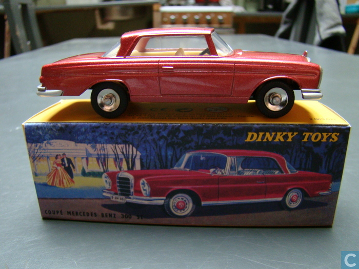 Dinky toys mercedes benz 300 se #5