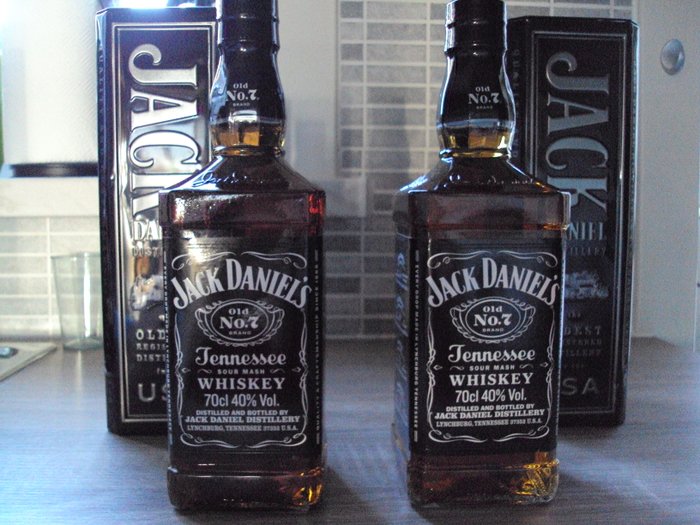 4 flessen whisky - Jack daniels - Johnnie Walker - Chivas