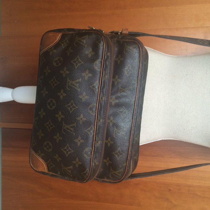 Louis Vuitton – Nile – large cross-body / messenger bag – unisex. - Catawiki