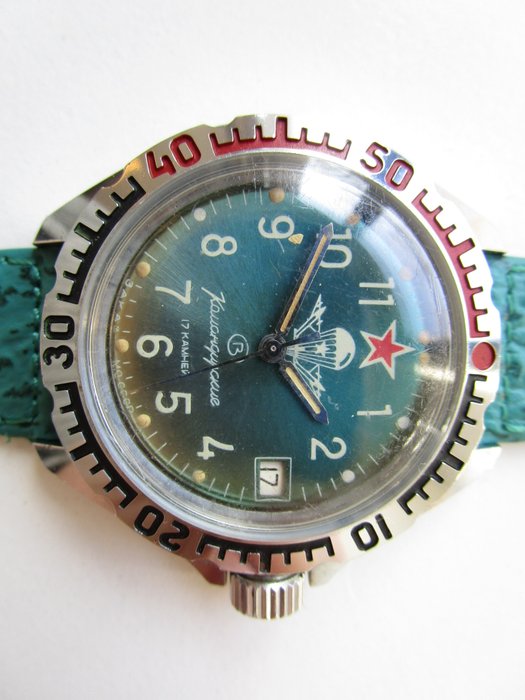 4、我有一只BOCTOK俄罗斯手表，表背上有RUSSIA VOSTOK字样，不知道它的品牌和中文名称，请专家解释。谢谢！ 