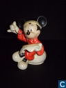 Minnie als naaister