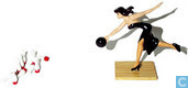 La Pin-Up jouant au bowling