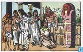 De sarcofaag wordt opgericht / Le sarcophage est dresse