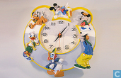Wandklok met Mickey Mouse Donald Duck Pluto Goofy Minnie mouse Katrien Disney