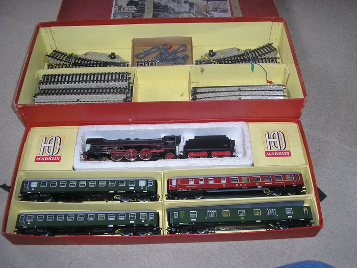 MÃ¤rklin H0 - 3148 - Train set in red box, with steam 