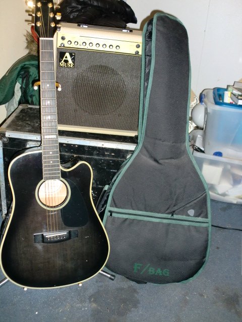 Semi Acoustische gitaar in combinatie met Amuse 30 watt versterker
