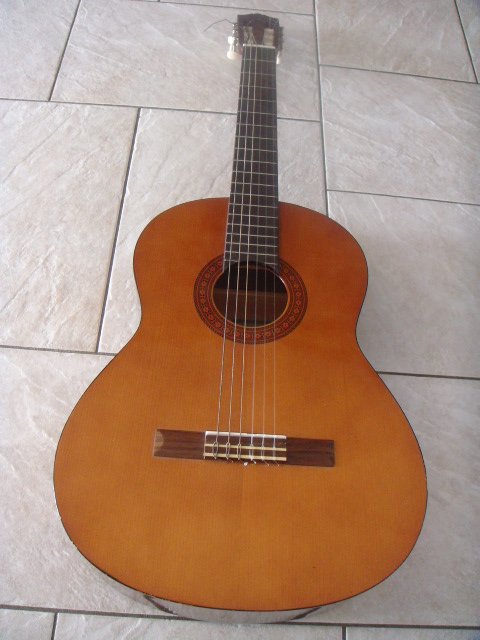 Klassieke akoestische gitaar  van het merk Yamaha C40