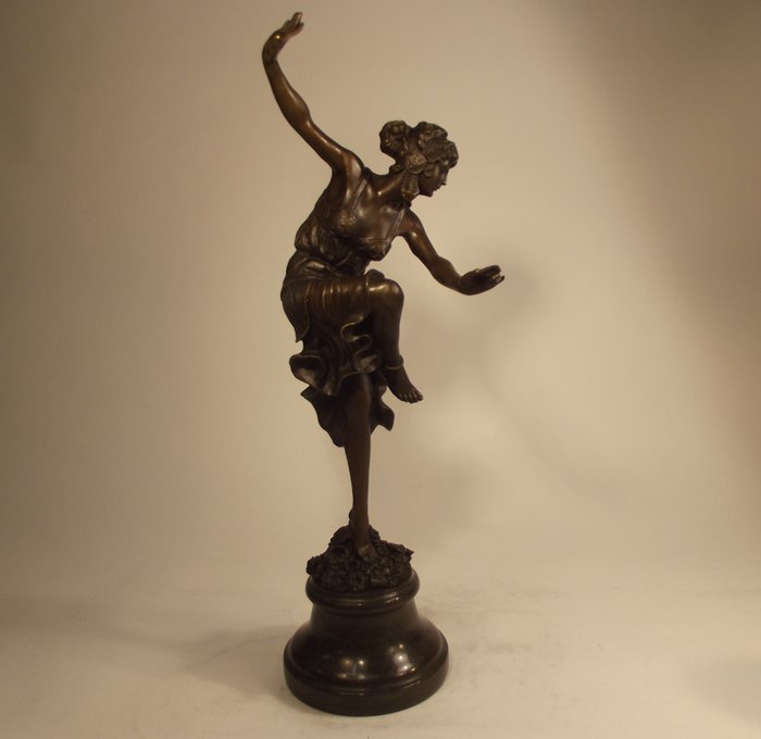 Bronzen beeld van een dansende vrouw - eind 20e eeuw -. - Catawiki