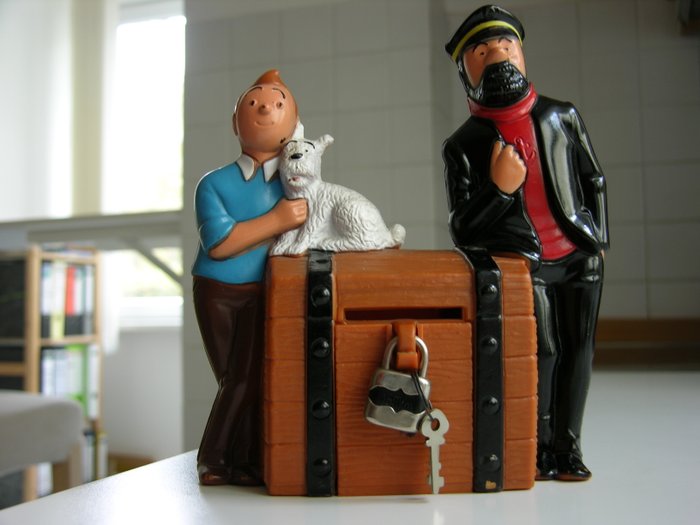 Tintin - Tirelire Tintin, Haddock et Milou avec une caisse à trésor (années 60)