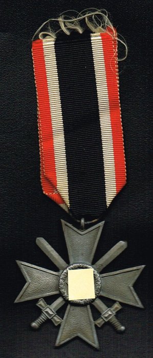 Lot de médailles et matricules Militaires. 2eme Guerre Mondiale