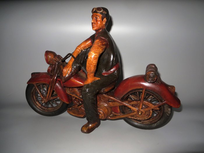 Kunststof beeld Motorrijder met motor - 2e helft 20e eeuw