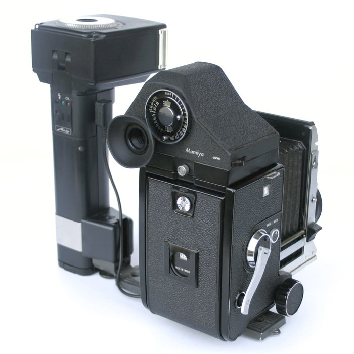 Mamiya C330 Professional F camera met CDS prisma zoeker en Metz 45 CL-1