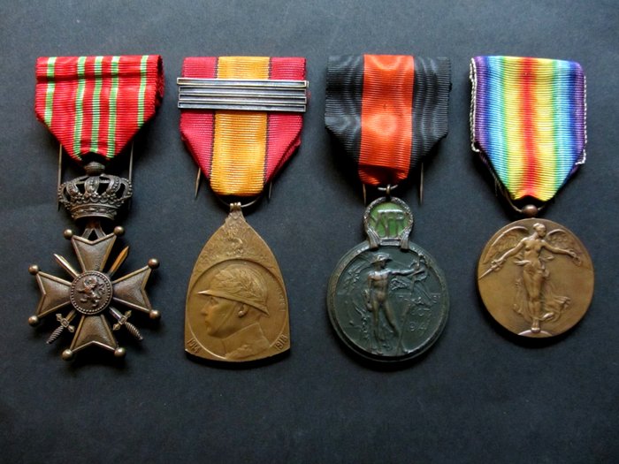 Lot containing 4 Belgian Military Medals - Badges of Honour + 1 Brooch 1914. WO1.