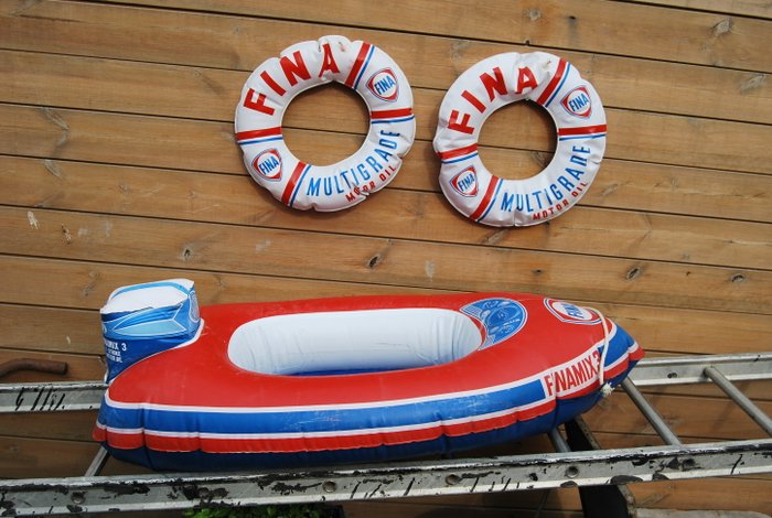 Reclame; Fina opblaasbootje met twee reddingsboeien - jaren '60/'70