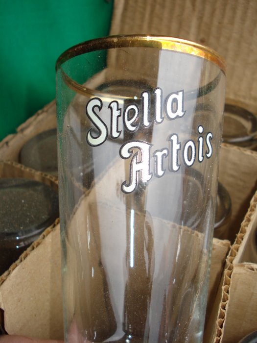 Bierreclame; Twaalf Stella Artois bierglazen, zogenaamde 'Boerkes' - 2e helft 20e eeuw