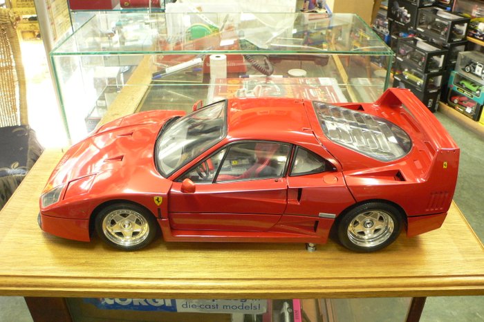 Pocher 1:8 Ferrari Set F40 neu schwarz 55006 T11 