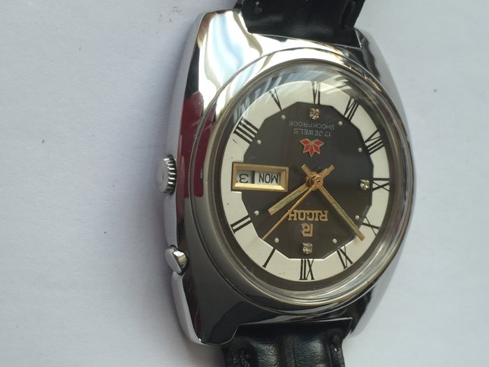 RICOH Vintage Wristwatch 17 Jewels 1971-83