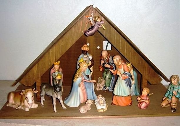 Goebel Hummel - Nativity scene of 13 Hummel figurines with stable
