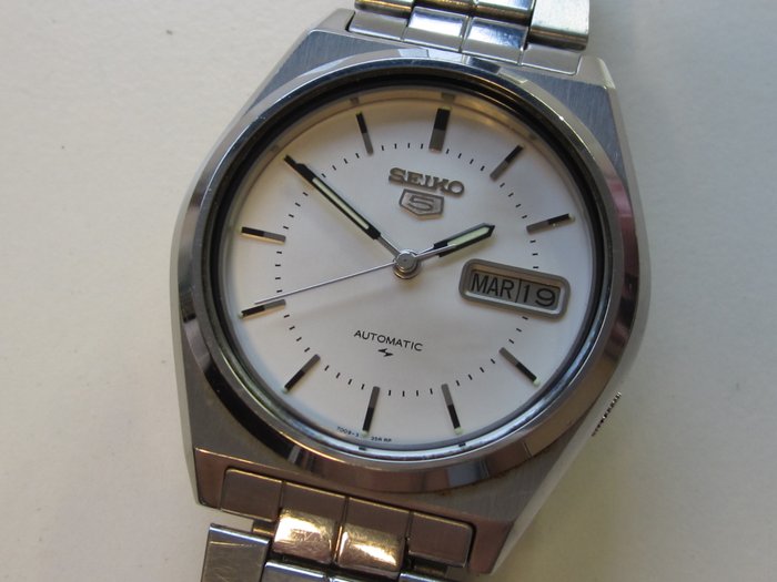 Seiko 5 DayDate - men's wristwatch - 80s - Catawiki