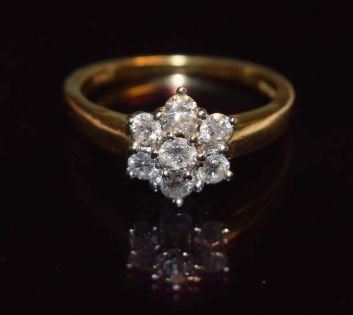 18kt Gold And Seven Diamond Ring In Flower Design Vintage - Catawiki