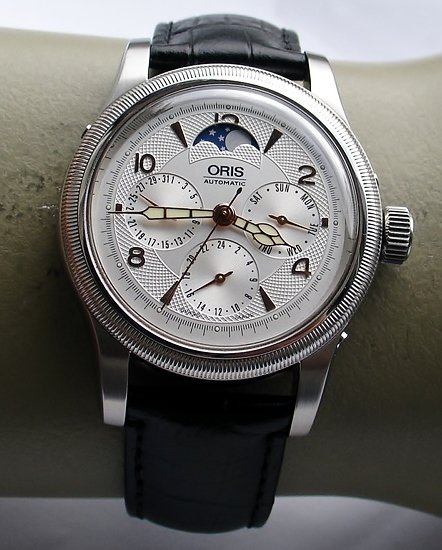 je cherche une montre dans ce style pour un budget de 1000€ 03e63878-a82b-11e5-9fdd-f60e33d0d934