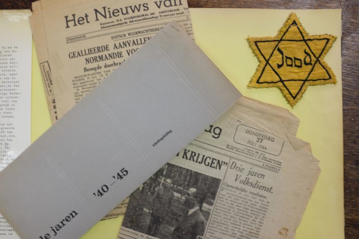 Origineel; Lot met 4 uitgaven, waaronder een originele Jodenster en 2 kranten uit juli 1944 