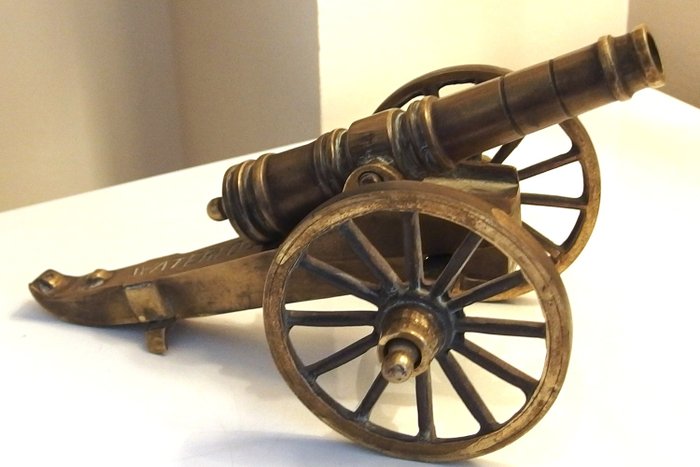 Petit canon en bronze, bataille de Waterloo, XXème siècle