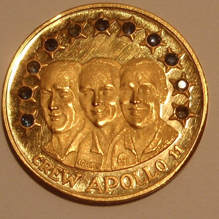 United States of America - Medal "Crew Apollo 11 / July 1969 Landing on the moon" - gold with 11 blue small sapphires
