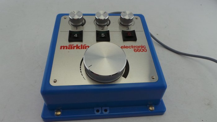Märklin - 6600 - Elektronische analoge rijregelaar/pendelautomaat voor vertraagd optrekken en afremmen