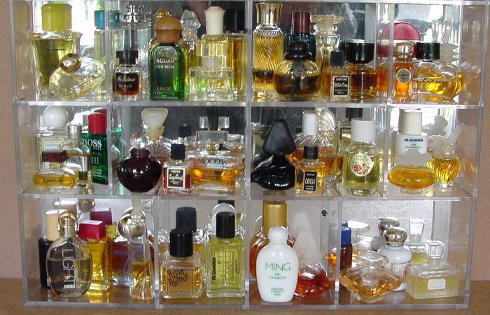 Lot - Parfum verzameling jaren 80 en 90 alle bekende merken (Dior, Givenchy, Dali etc.)