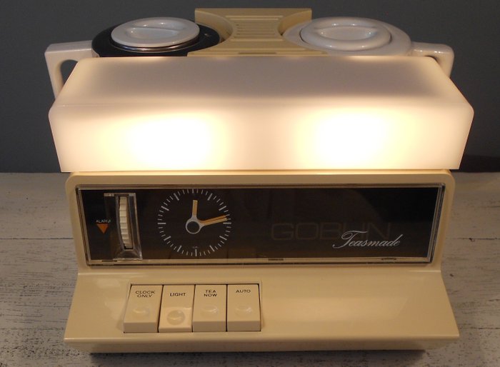 Goblin Teasmade 860 - Retro Tee-Kocher mit Uhr, Alarmfunktion und Lichter