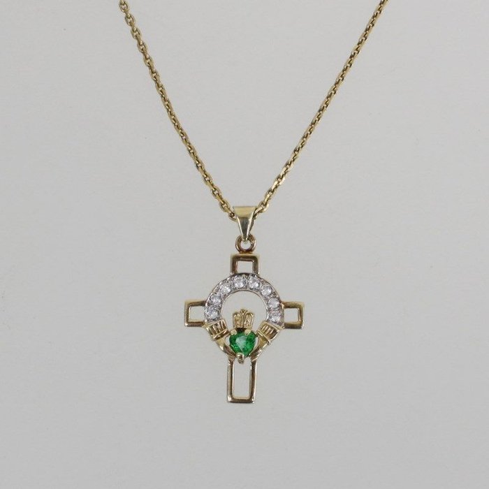 Or - chaîne - pendentif en forme de croix avec deux mains, suspendu à une chaîne