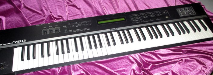 Piano/Synthétiseur Roland Rhodes model 760