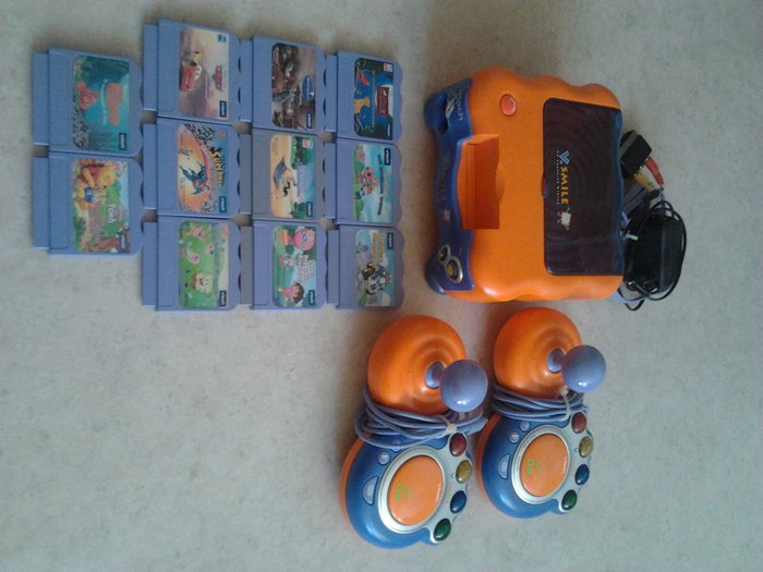 Vtech V.smile console with 11 games and 2 controllers