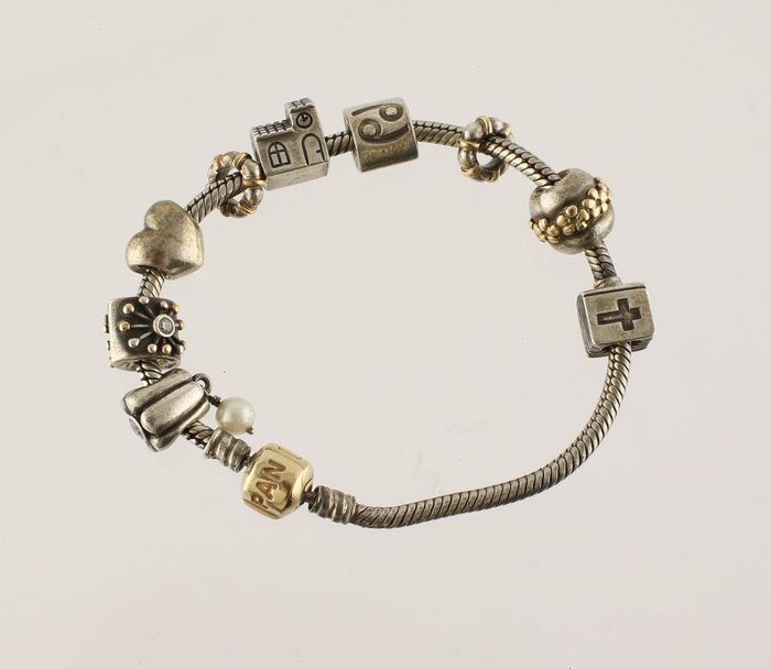 Bracciale Pandora in argento con chiusura in oro e 9 charm - Catawiki