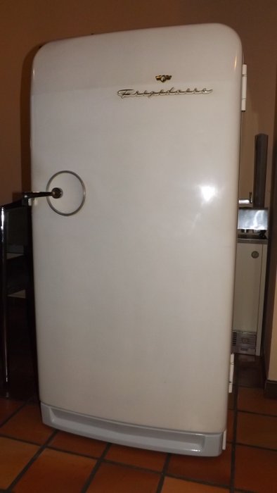 Frigidaire - authentic vintage refrigerator 1950 - in excellent working condition (!)