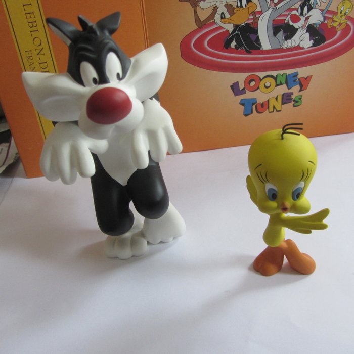 Looney Tunes - 2 Beeldjes Leblon-Delienne - Sylvester slupend en Tweety vliegt uit - (1996)