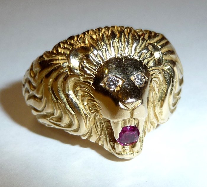Vollmassiver Löwenkopf-Ring in 18 K / 750 Gold mit natürlichem Rubin und Diamanten 19,62 Gramm - Goldschmiede-Handarbeit mit Signée