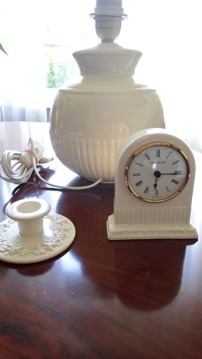 A Wedgwood Edme lamp foot with a table clock and a candle holder, England, 20th century


