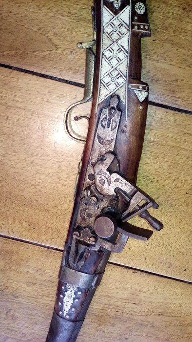 Beautiful antique inlaid berber rifle 17th-18th century length 150cm.

