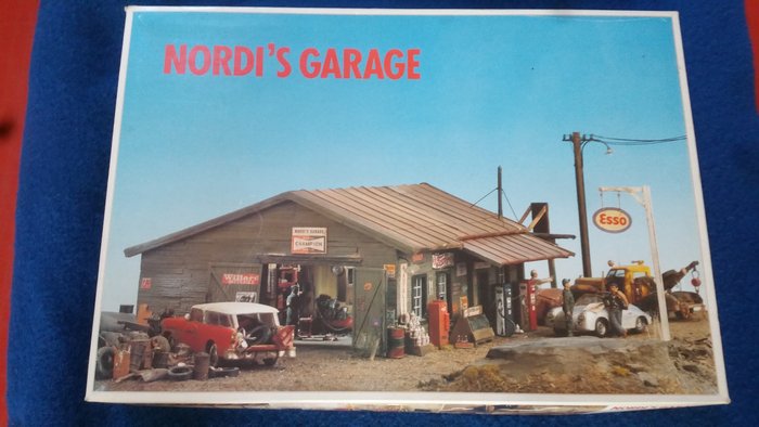 High Tech Model - Scale 1/43 - Nordi's Garage with accessories