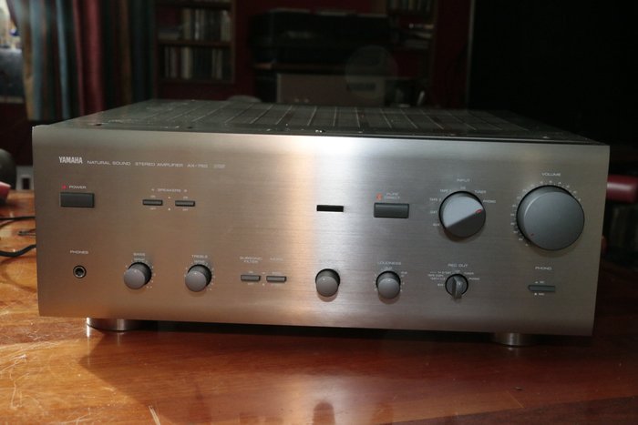 Beautifully sounding high-end amplifier YAMAHA AX-750