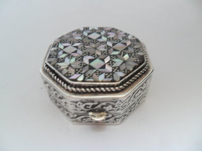 Exquisite Sterling Silver Pill Box Inlaid Mother Pearl Mosaic Egypt