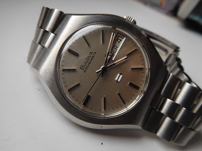 BULOVA Accuquartz Men's wrist watch 1970s 