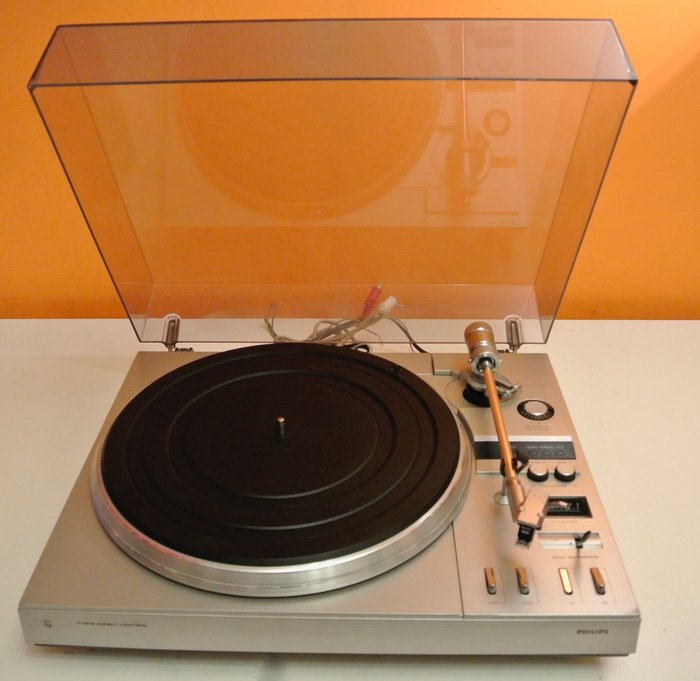 Vintage record player Philips F7215 (1980)