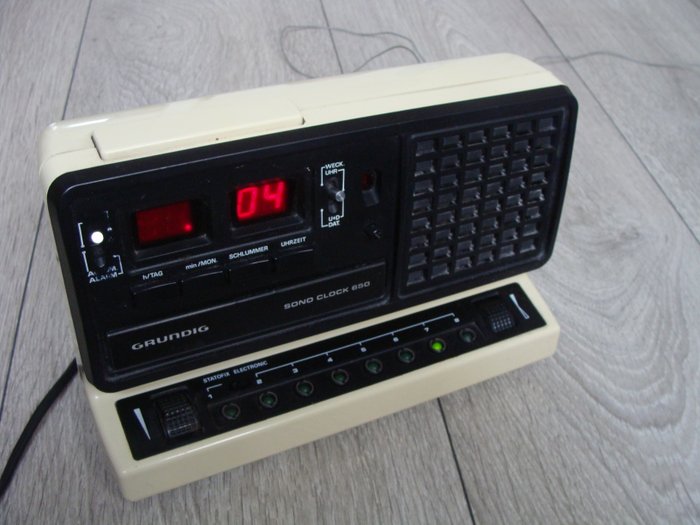 Radio Réveil Grundig Sono Clock 650 Vintage Ans '70 
