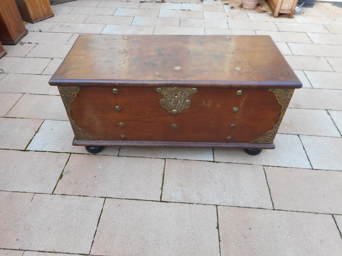 Teak VOC chest with textured brass fittings - 19th century - Former Dutch Indies