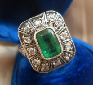 14 ct Gold old cut Diamonds 1,25 ct  and synthetic Emerald ring form 1930-40'. 