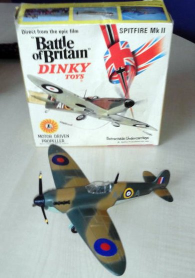 B100 Roue arrière Avion Spitfire Dinky toys ref 719 